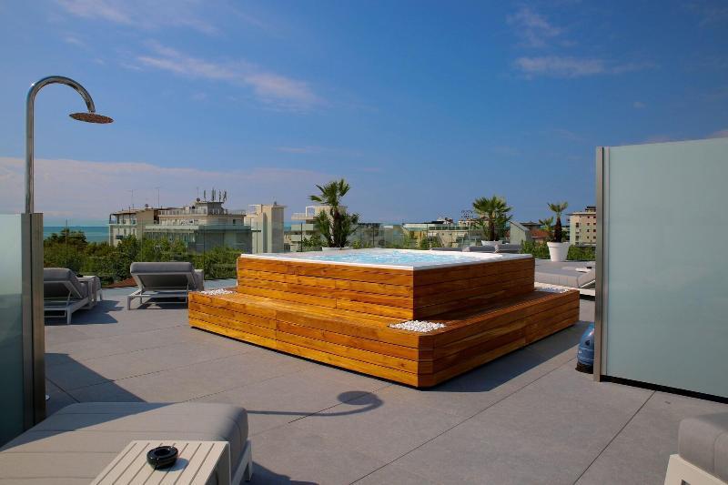 Monaco Suites Hotel Lignano Sabbiadoro Luaran gambar