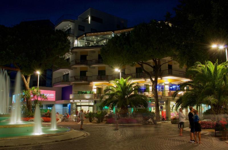 Monaco Suites Hotel Lignano Sabbiadoro Luaran gambar